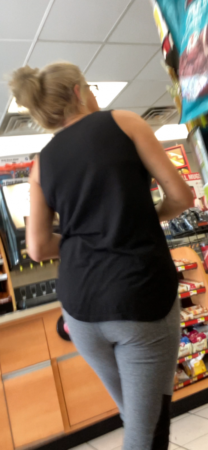 Petite MILF Store Candid #OLhS3SwF