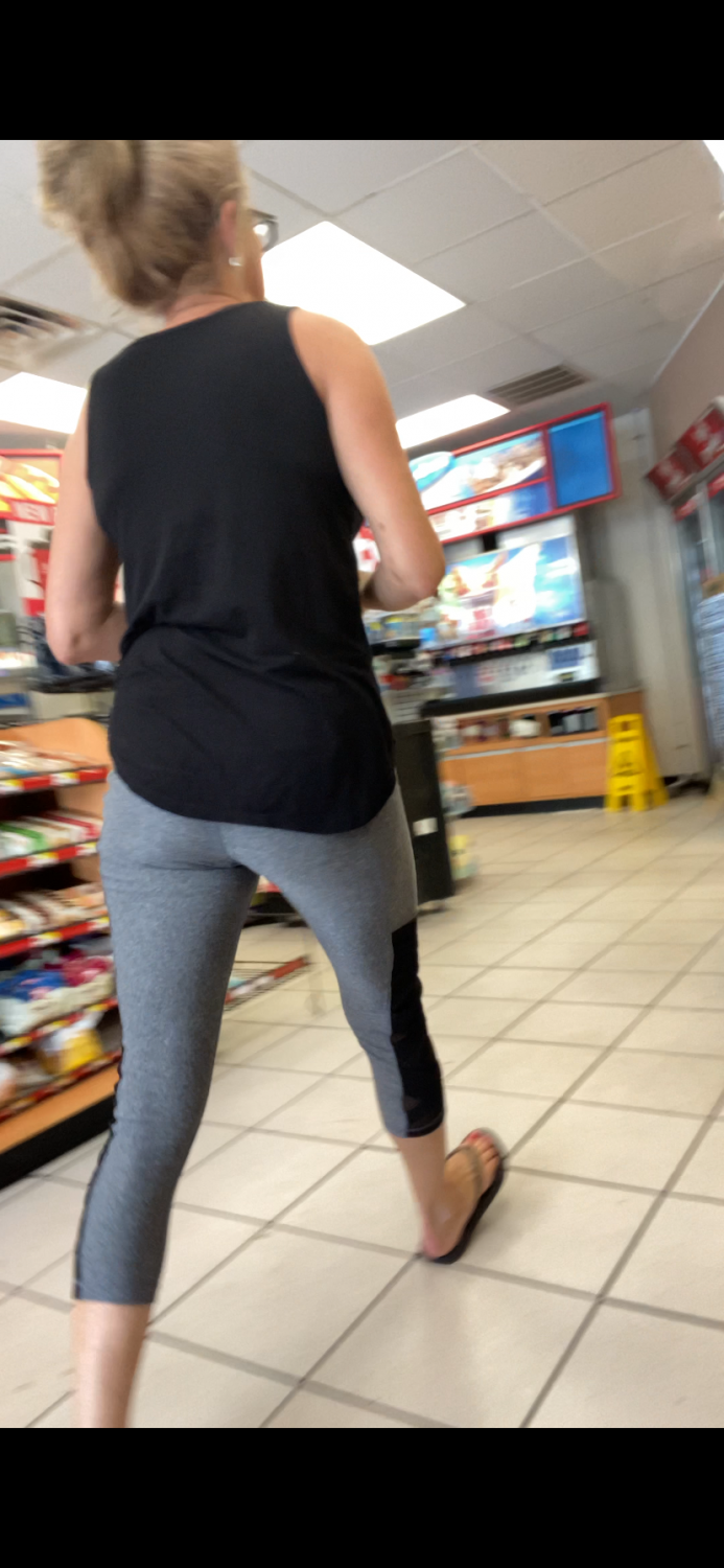 Petite MILF Store Candid #TWKdf0Ci